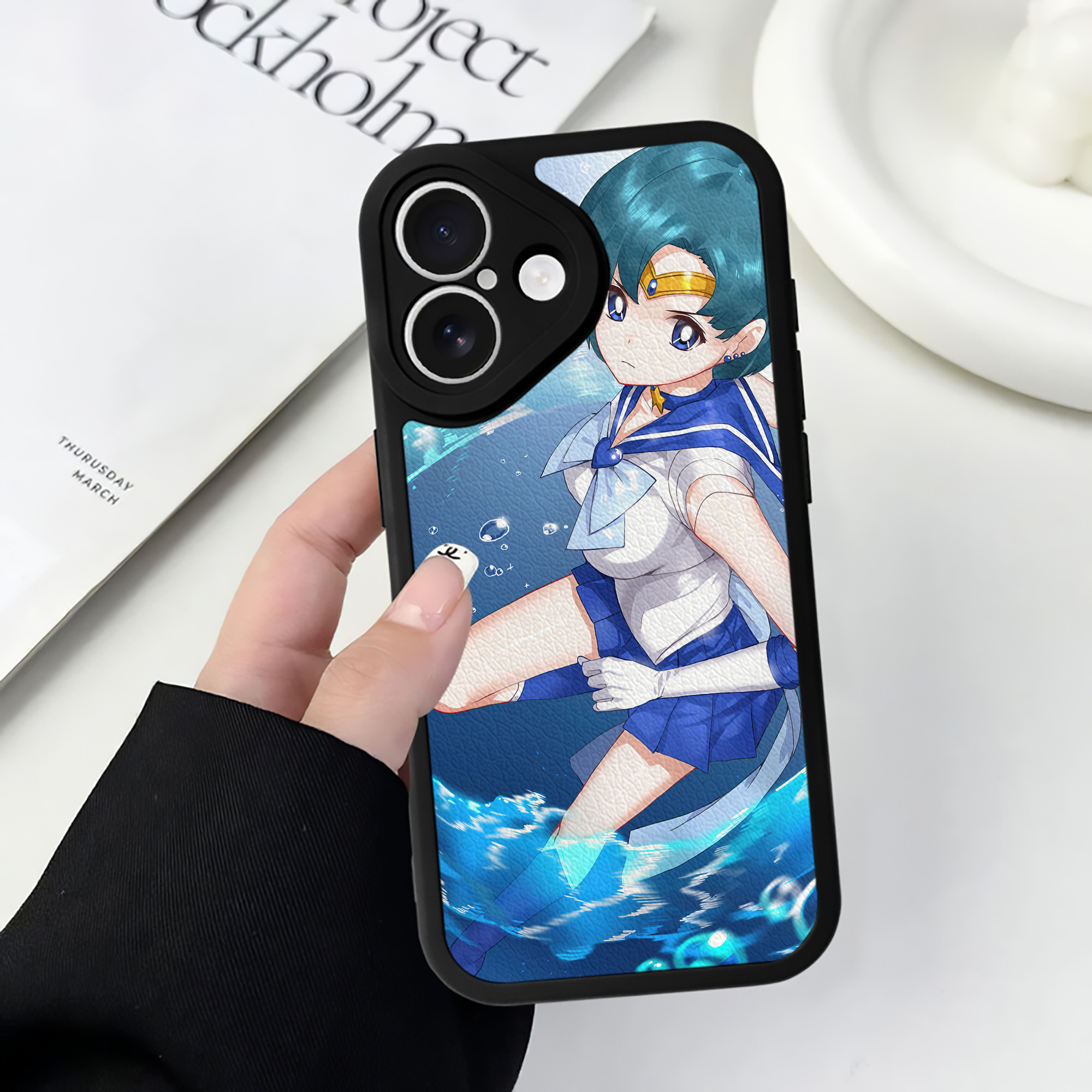 （画像用） 美少女戦士セーラームーン Sailor Moon 【iPhone 16シリーズ対応】シリコンスマホケース（レザー調） 材質：シリコン